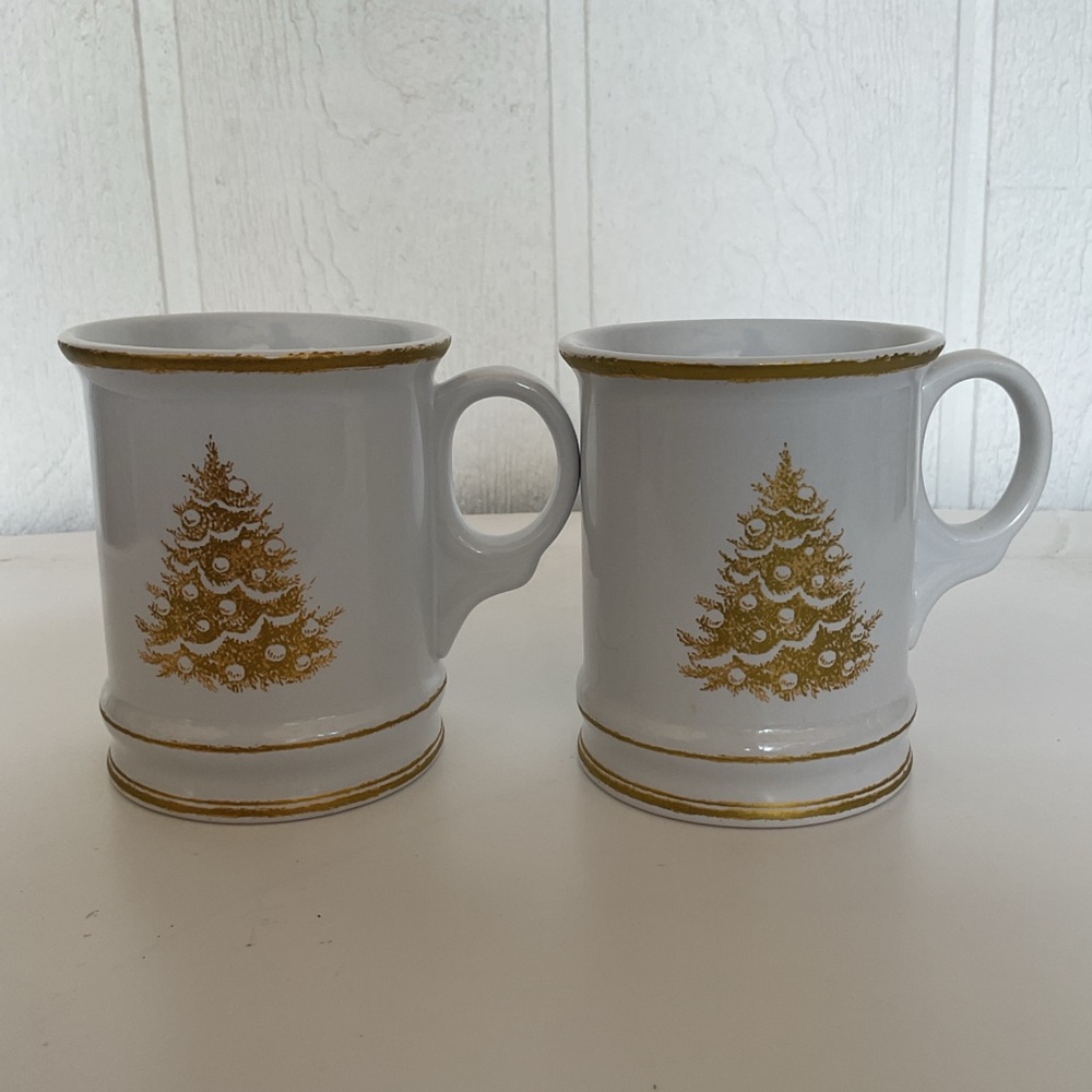 Williams Sonoma Christmas Tree Ornamental Gold Design Set of Two Mugs